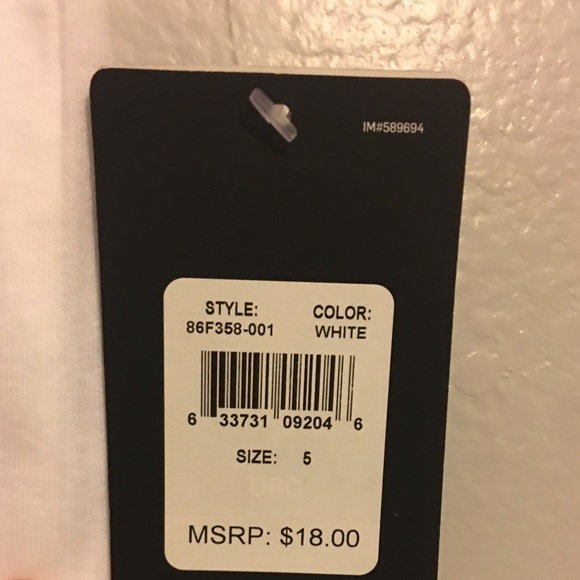 Nike white boys shirt NWT - Picture 3 of 3